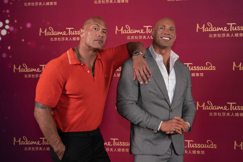 dwayne-johnson-posing-with-wax-figure