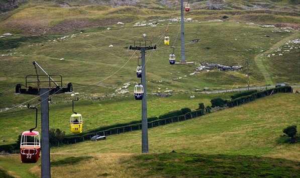 Cable cars over Happy Valley.