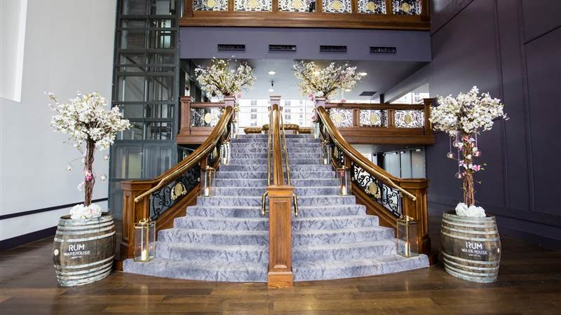 Glamorous staircase decorated with Bouquets