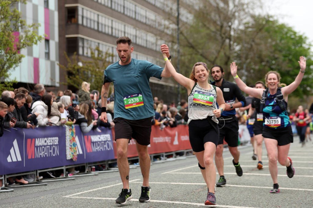 People running Manchester Marathon
